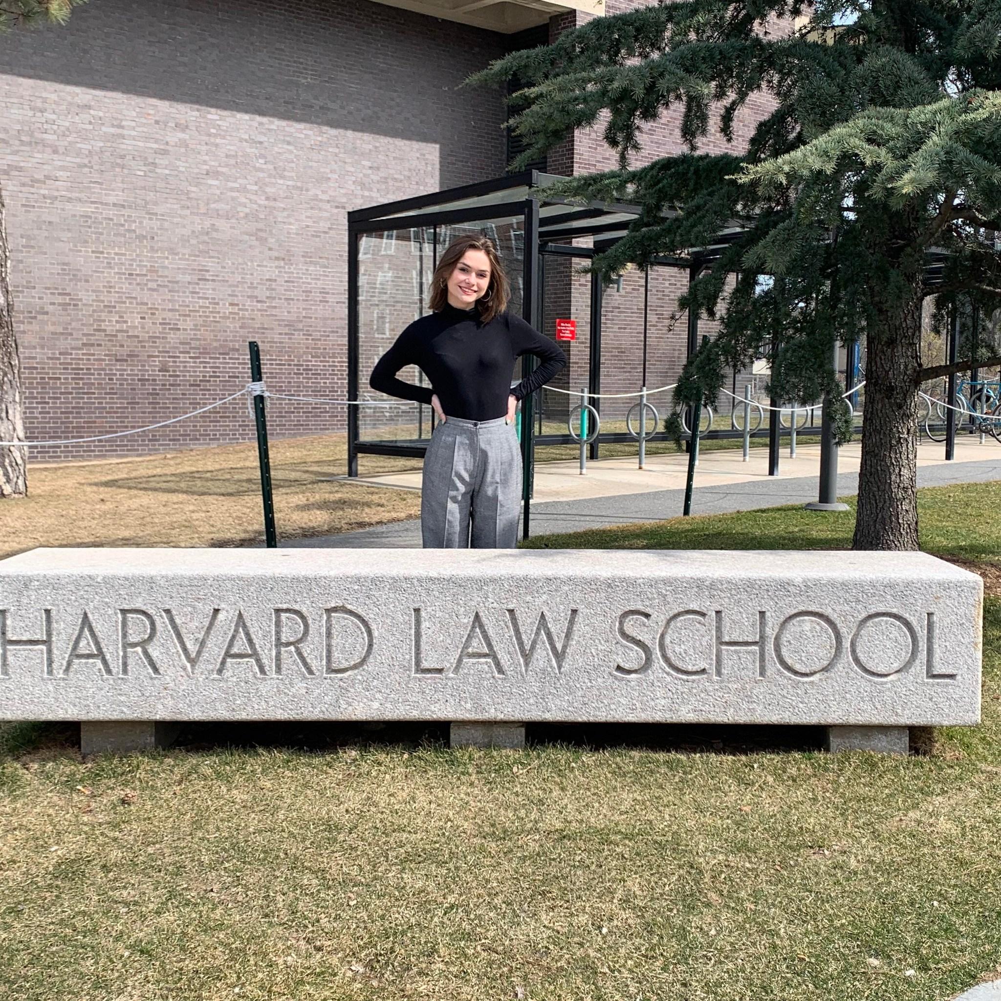 O fată din SUA care s-a născut în închisoare va studia la Harvard