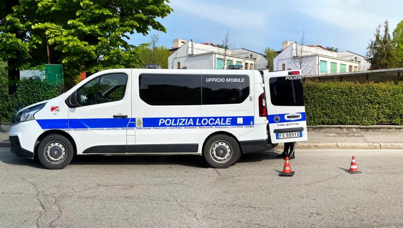 Un român din Italia a rupt cu dinţii o bucată din nasul partenerei, după ce femeia s-a iubit cu fiul vitreg. Bărbatul, condamnat la 4 ani de închisoare
