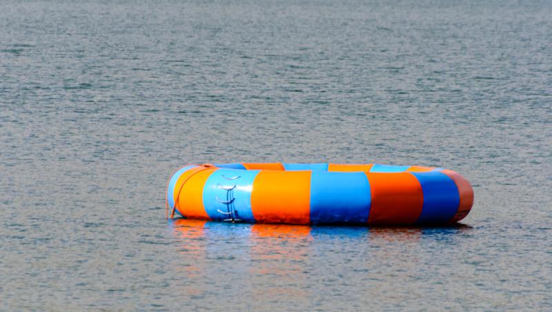 O fată de 12 ani s-a înecat sub privirile surorii mai mari, după ce a fost prinsă de un vârtej. Copila a fost găsită după trei ore de către salvatorii francezi