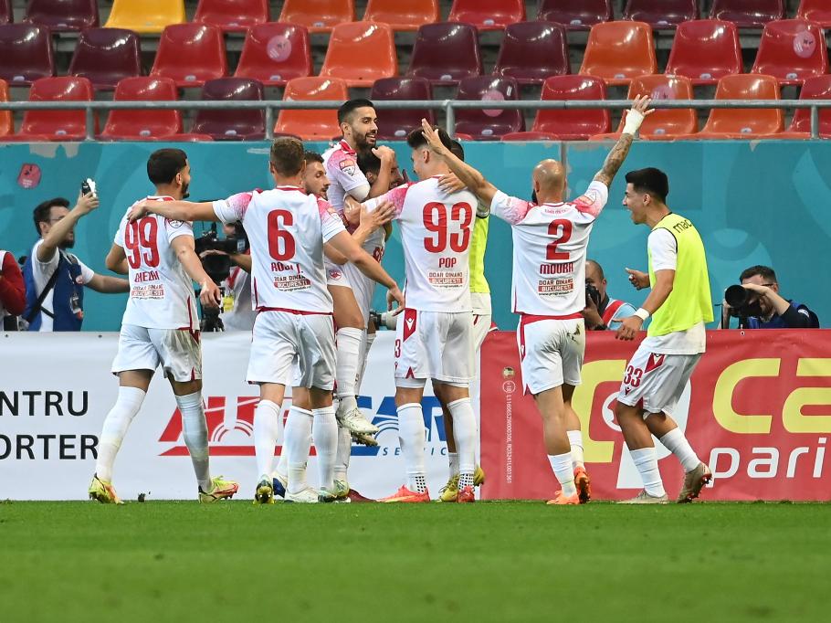 Dinamo - FC Argeş 6-1. "Câinii" sunt la un pas de promovare în Liga 1, după victoria clară în faţa argeşenilor Dinamo - FC Argeş 6-1. "Câinii" sunt la un pas de promovare în Liga 1, după victoria clară în faţa argeşenilor