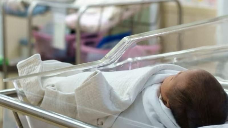 "Mamă, întoarce-te și ia-o pe micuța Amelia". O fetiță nou-născută, abandonată de cea care i-a dat viață în parcarea unui spital din Italia