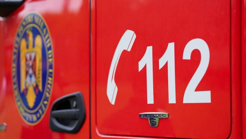 Un bătrân din Botoşani a murit după ce rulota în care locuia a fost cuprinsă de flăcări. Un vecin a văzut vâlvătaia şi sunat la 112, dar a fost prea târziu