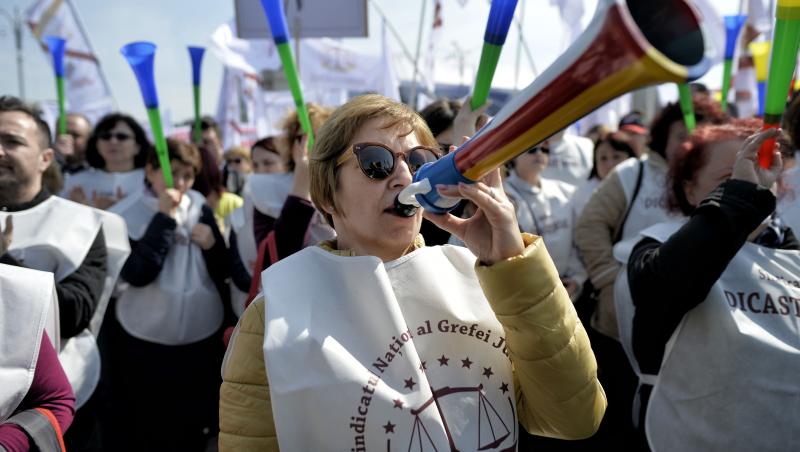 Grefierii se alătură valului de proteste, nemulțumiți de creșterea vârstei de pensionare: "Reprezintă condamnarea la moarte sigură la locul de muncă"