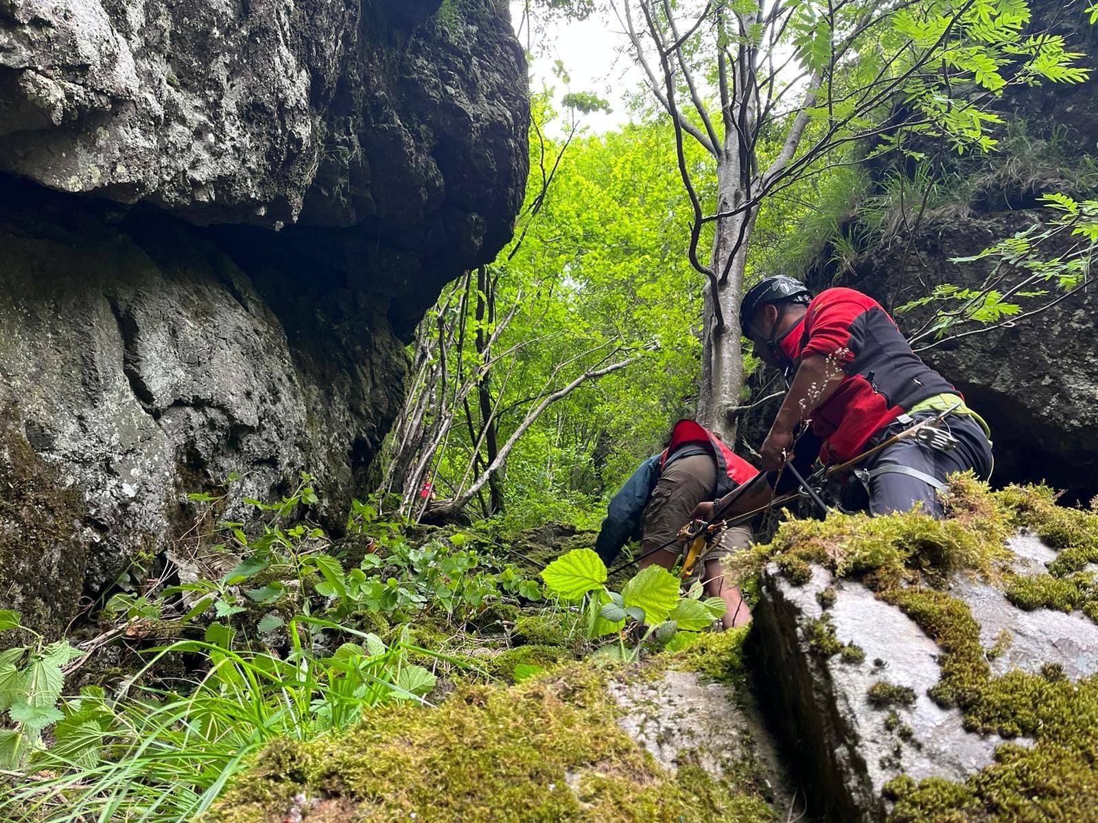 Doi turişti olandezi au rămas blocaţi peste noapte într-o zonă greu accesibilă din Munţii Făgăraş