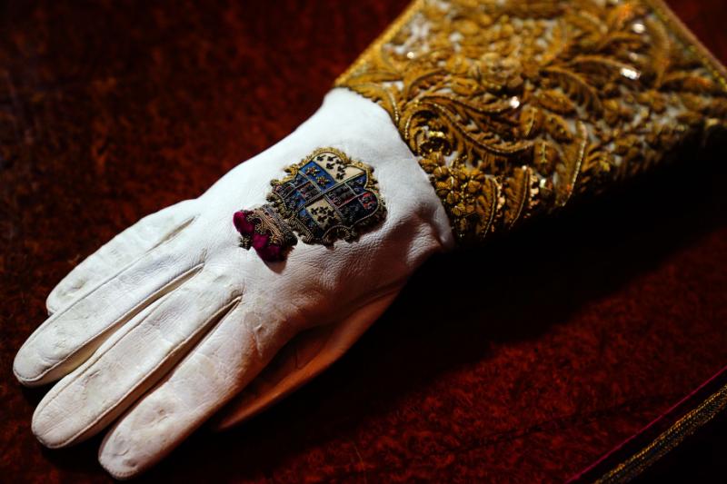Regele Charles va îmbrăca la încoronare robele purtate de bunicul său. Cum arată veşmintele istorice. FOTO