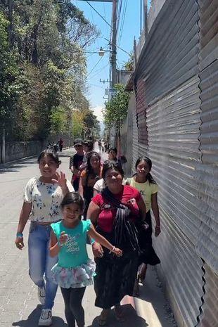 Tânăr reunit cu mama biologică după 16 ani. Aventura, documentată de familia adoptivă: "S-au îmbrățișat 5 minute, plângeau şi se uitau în ochii celuilalt"