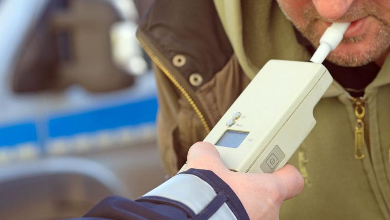 În cât timp iese alcoolul din sânge. La câte ore după ce ai băut poţi să conduci