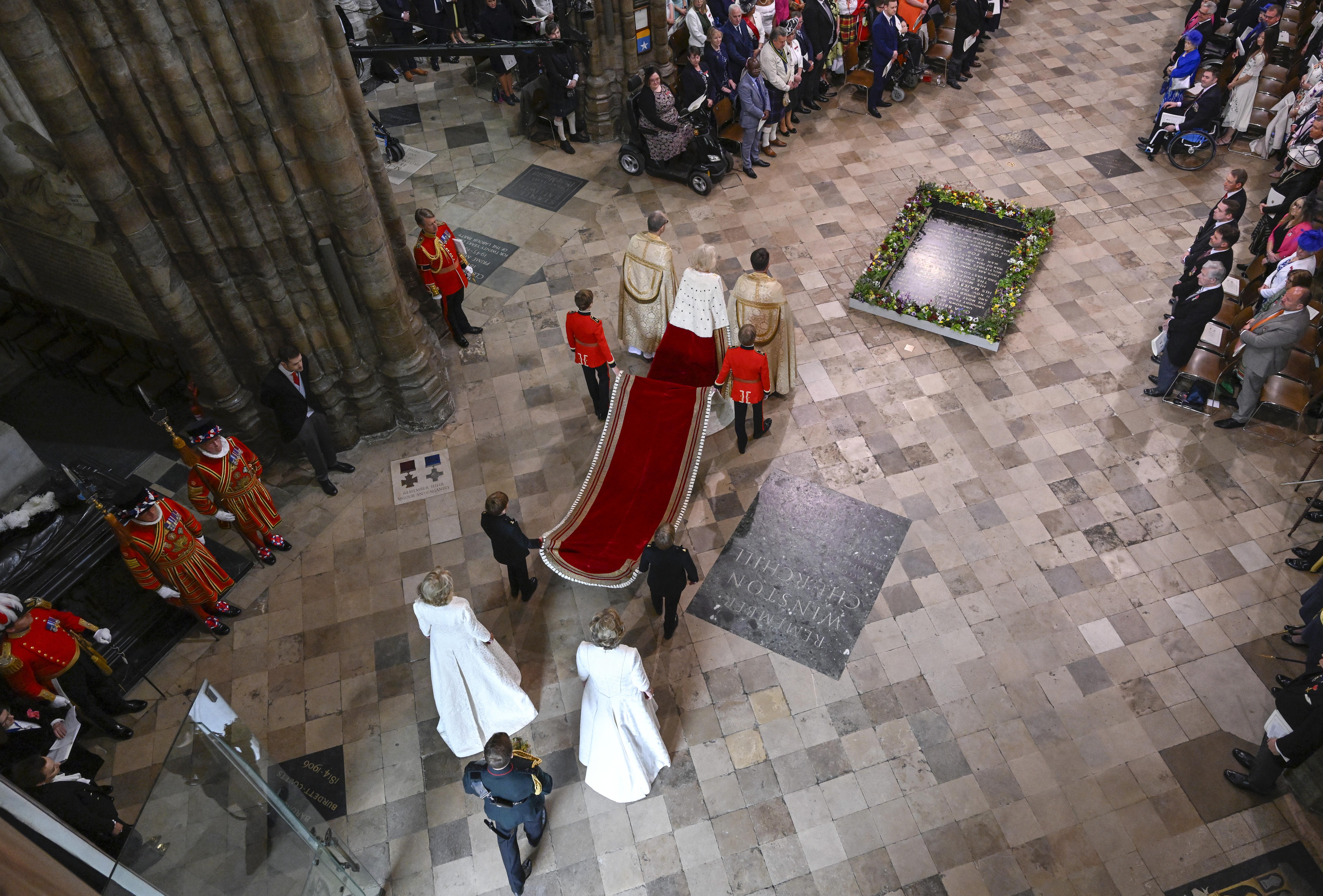 Regele Charles al III-lea, încoronat azi la Londra