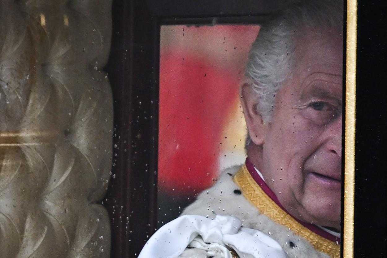 Regele Charles al III-lea, încoronat azi la Londra. Ceremonia istorică a început