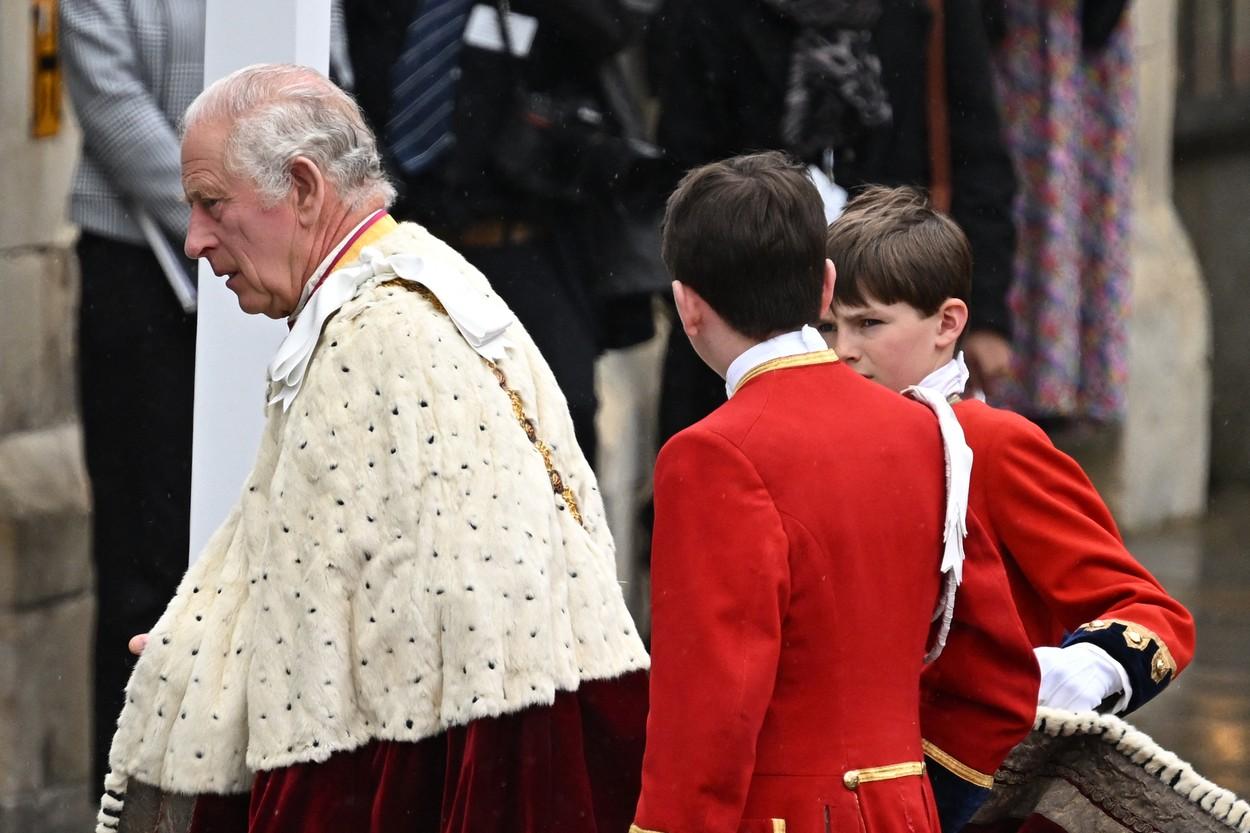 Regele Charles al III-lea, încoronat azi la Londra