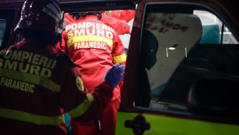 Bătrân din Vâlcea, mort după ce s-a dezechilibrat şi a căzut pe culoarul unui microbuz