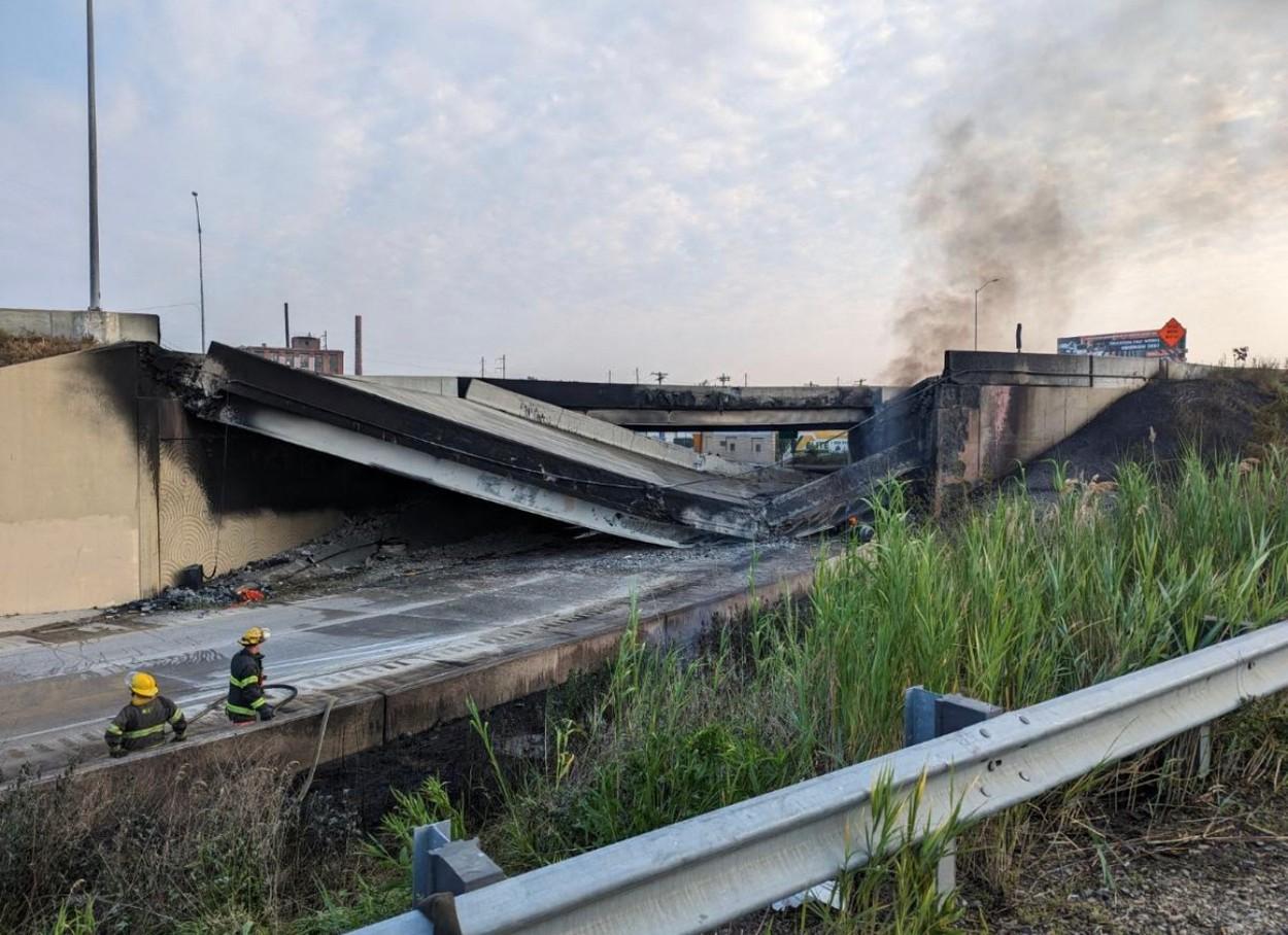 Dezastru pe una dintre cele mai aglomerate rute din SUA. O cisternă a luat foc şi a provocat prăbuşirea unei porţiuni de autostradă, în Philadelphia