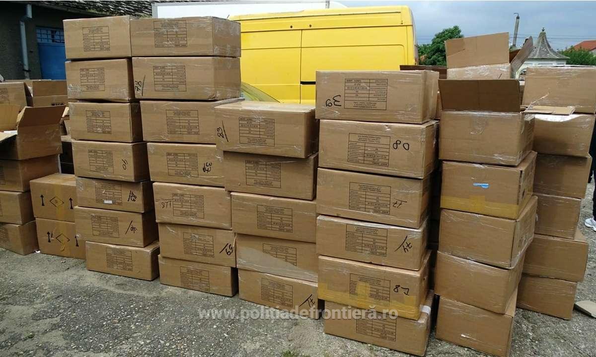 Peste 12.000 de parfumuri contrafăcute descoperite de poliţia de frontieră la Vama Calafat. Captura de peste 7 milioane de lei se îndrepta spre Polonia