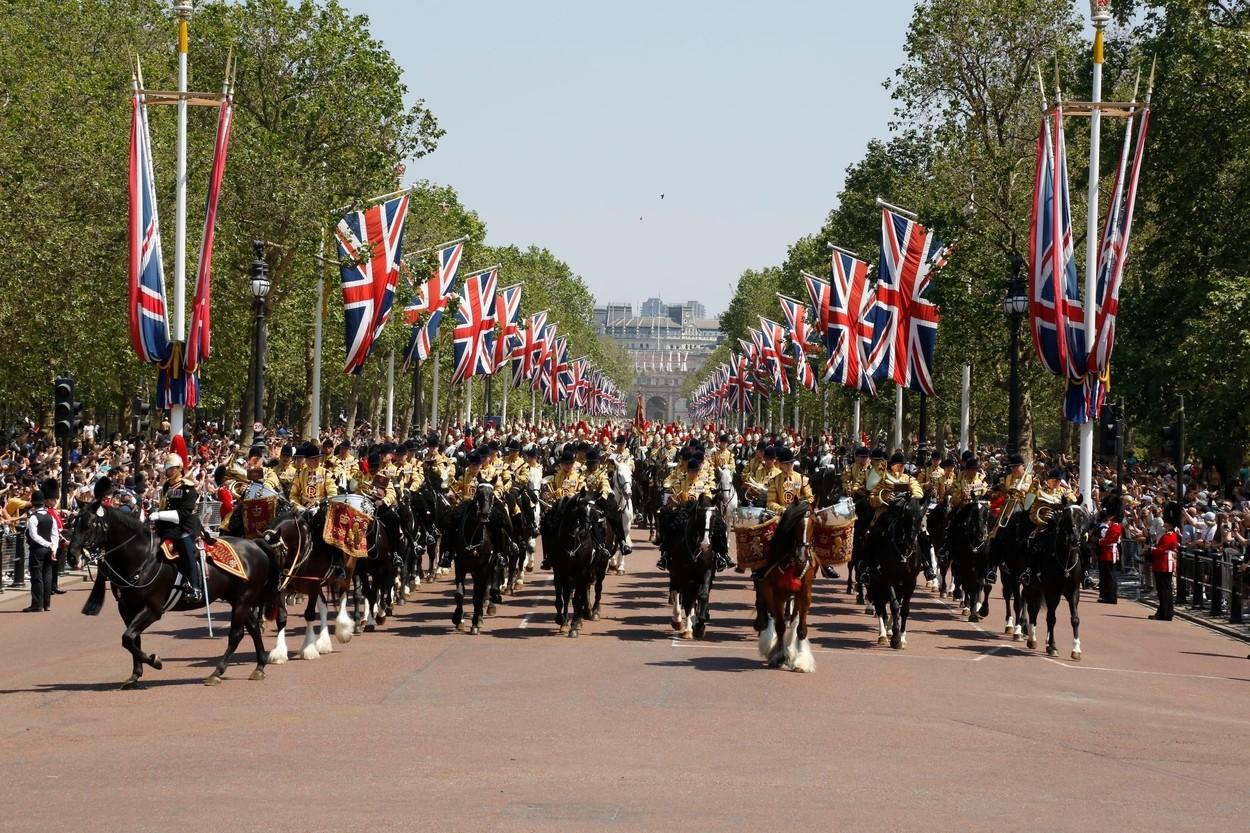 Trooping the Colour, prima paradă aniversară pentru Regele Charles al III-lea, are loc astăzi la Londra