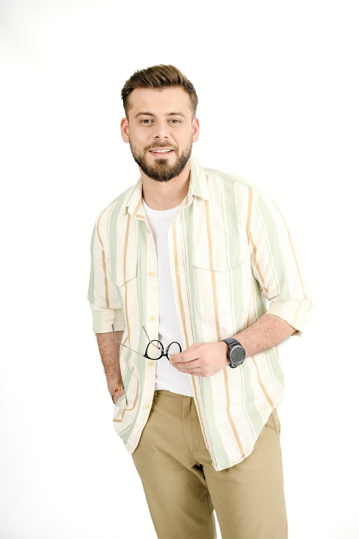 Numele noi ale serialului "Lasă-mă, îmi place! Camera 609", de la Antena 1. Alexandra Ciobanu şi Emanuel Cîrstea, în roluri de secretară şi medic în comedia romantică