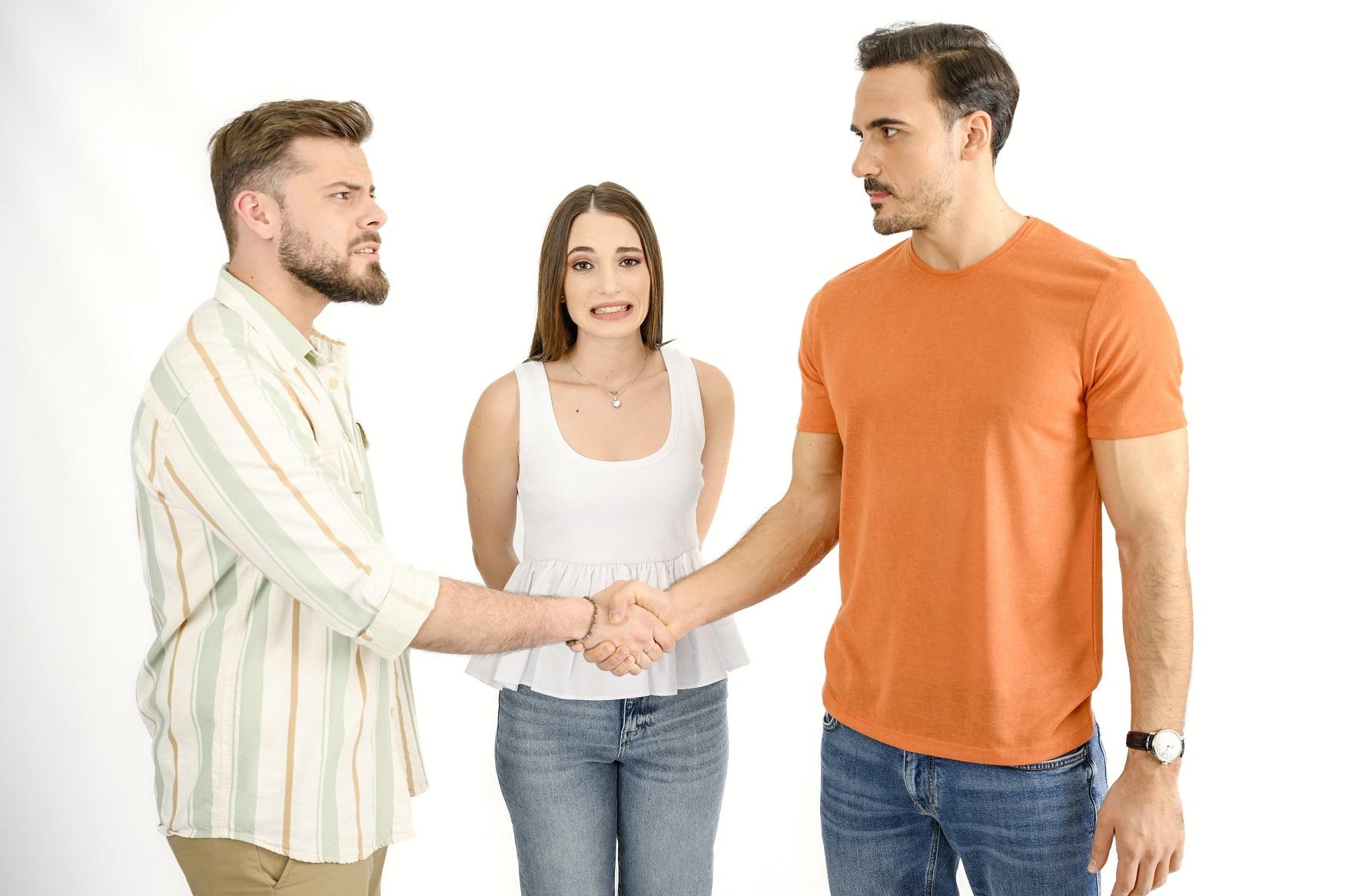 Numele noi ale serialului "Lasă-mă, îmi place! Camera 609", de la Antena 1. Alexandra Ciobanu şi Emanuel Cîrstea, în roluri de secretară şi medic în comedia romantică