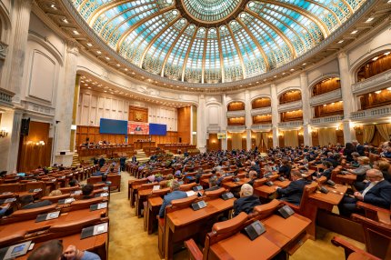 Maşinile comisiilor din Camera Deputaţilor, retrase în vacanţa parlamentară. Vor să facă economie la buget