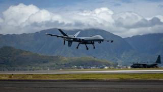 O dronă militară americană controlată de inteligenţa artificială şi-a "ucis" operatorul într-un test simulat. Armata SUA dezminte incidentul