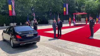 Regele Charles al III-lea a ajuns în România. Primit de Iohannis la Palatul Cotroceni, monarhul britanic a salutat garda de onoare în limba română