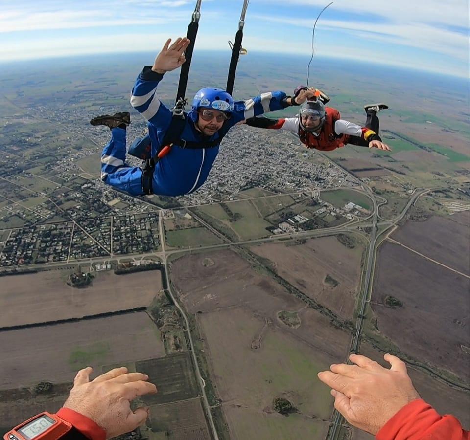 Argentinian de 61 de ani, iubitor al sporturilor extreme, a murit în timpul unei lecţii de skydiving, după ce paraşuta nu s-a mai deschis