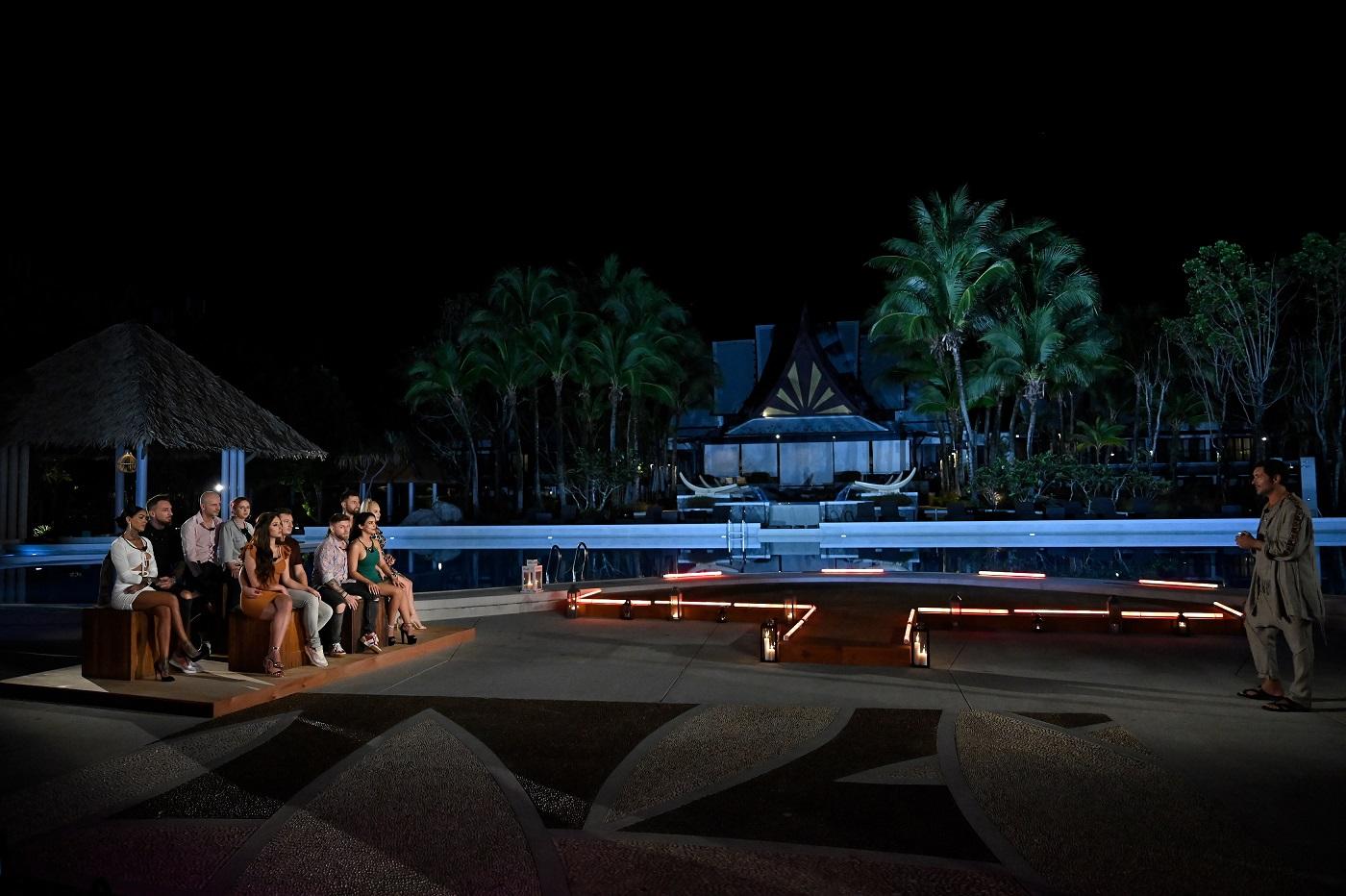 Concurenţii Insula Iubirii vizitează resortul în care partenerii lor vor locui alături de ispite