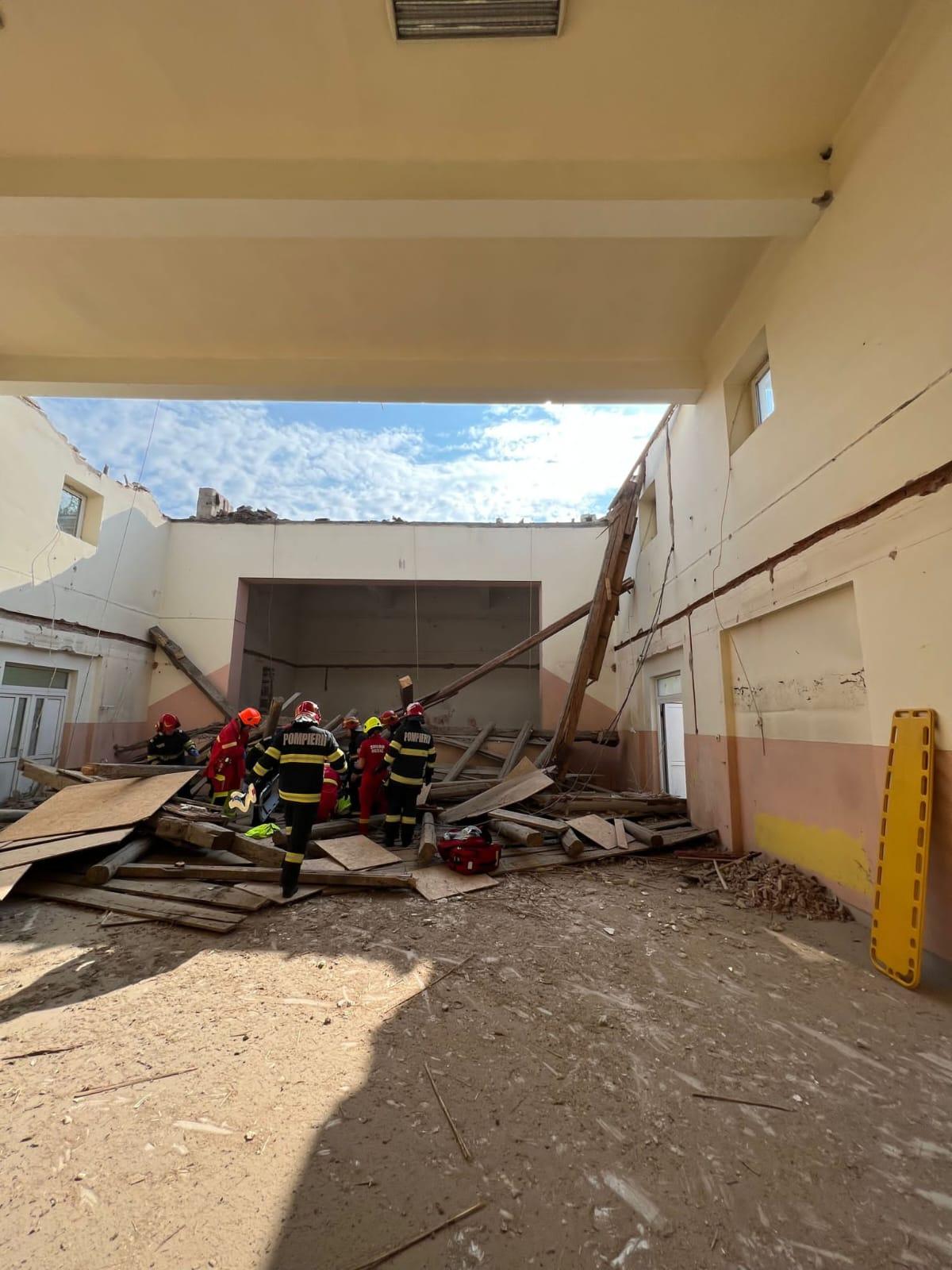 Tavan prăbuşit peste muncitori în Apahida, Cluj