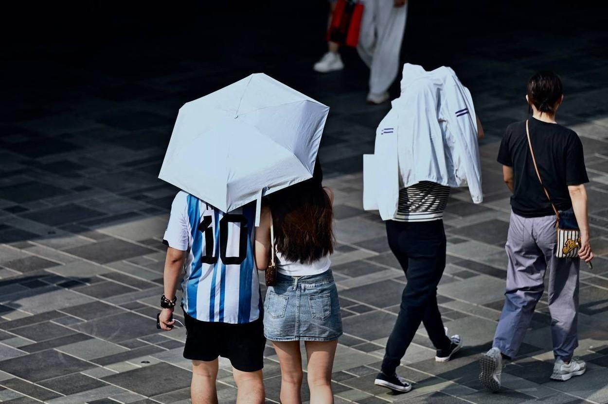 China se luptă cu valuri de căldură extremă. 41 de grade la Beijing, cea mai ridicată temperatură în luna iunie, din 1961