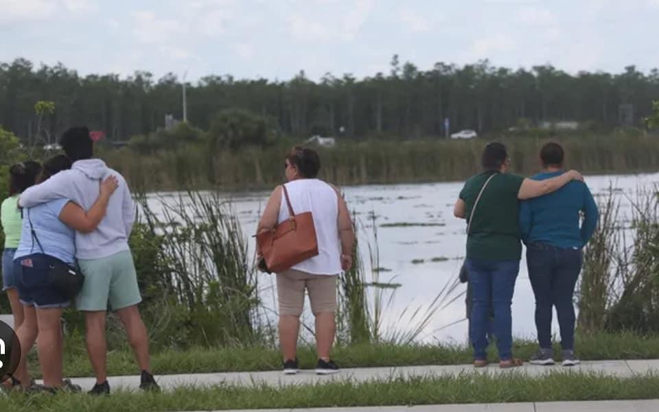 Cinci tineri, morţi pe loc după ce maşina în care se aflau s-a răsturnat într-un iaz. Patru dintre ei, colegi de muncă la acelaşi restaurant din Florida