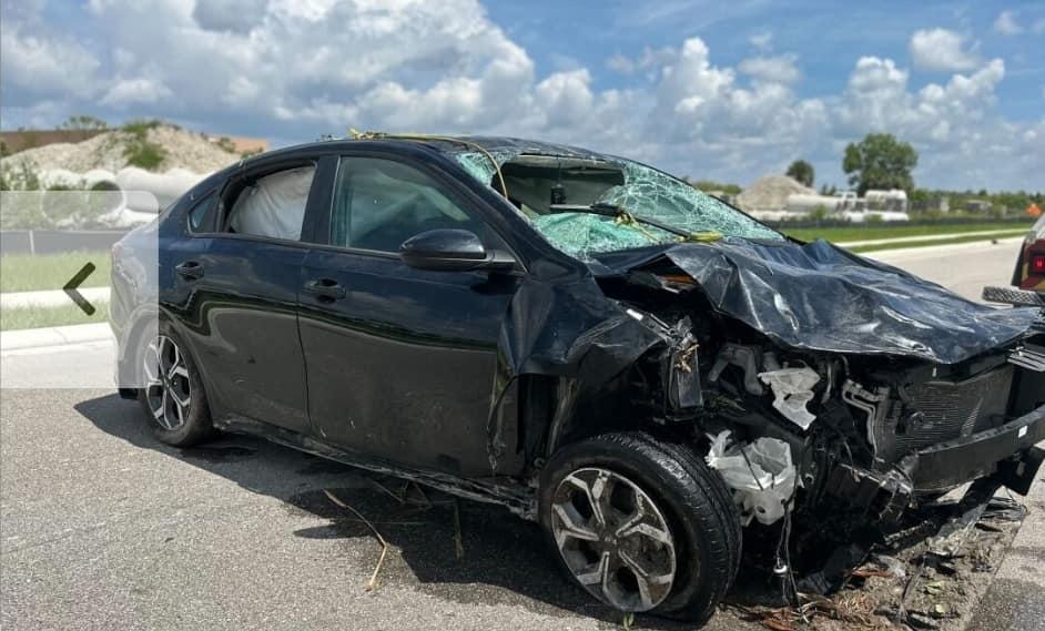 Cinci tineri, morţi pe loc după ce maşina în care se aflau s-a răsturnat într-un iaz. Patru dintre ei, colegi de muncă la acelaşi restaurant din Florida