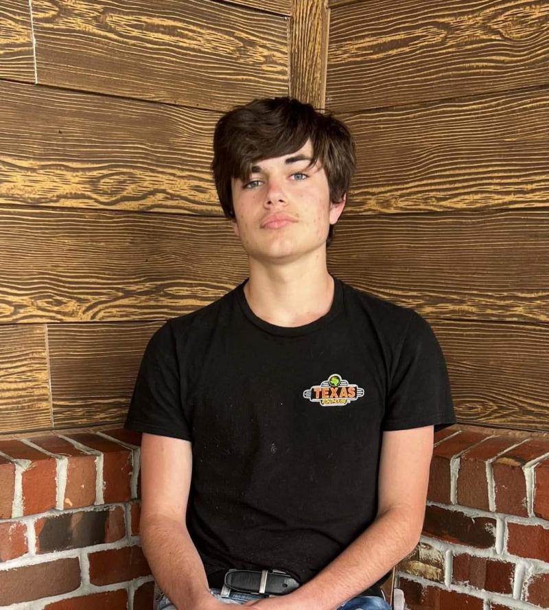 Cinci tineri, morţi pe loc după ce maşina în care se aflau s-a răsturnat într-un iaz. Patru dintre ei, colegi de muncă la acelaşi restaurant din Florida Cinci tineri, morţi pe loc după ce maşina în care se aflau s-a răsturnat într-un iaz. Patru dintre ei, colegi de muncă la acelaşi restaurant din Florida