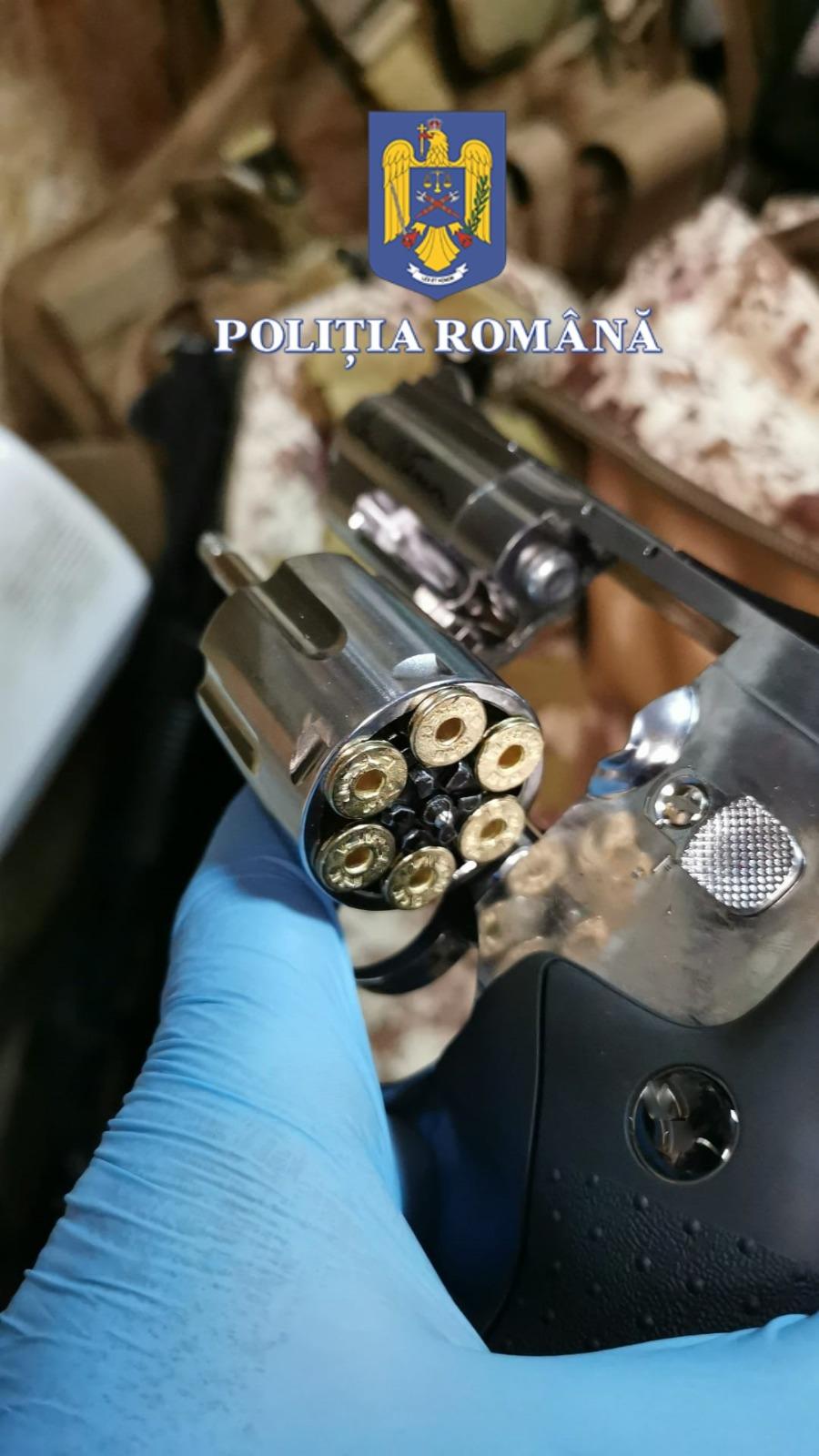 Două firme din Polonia, bănuite că au trimis ilegal în România arme cu aer comprimat. Armele erau vândute pe un site din ţară