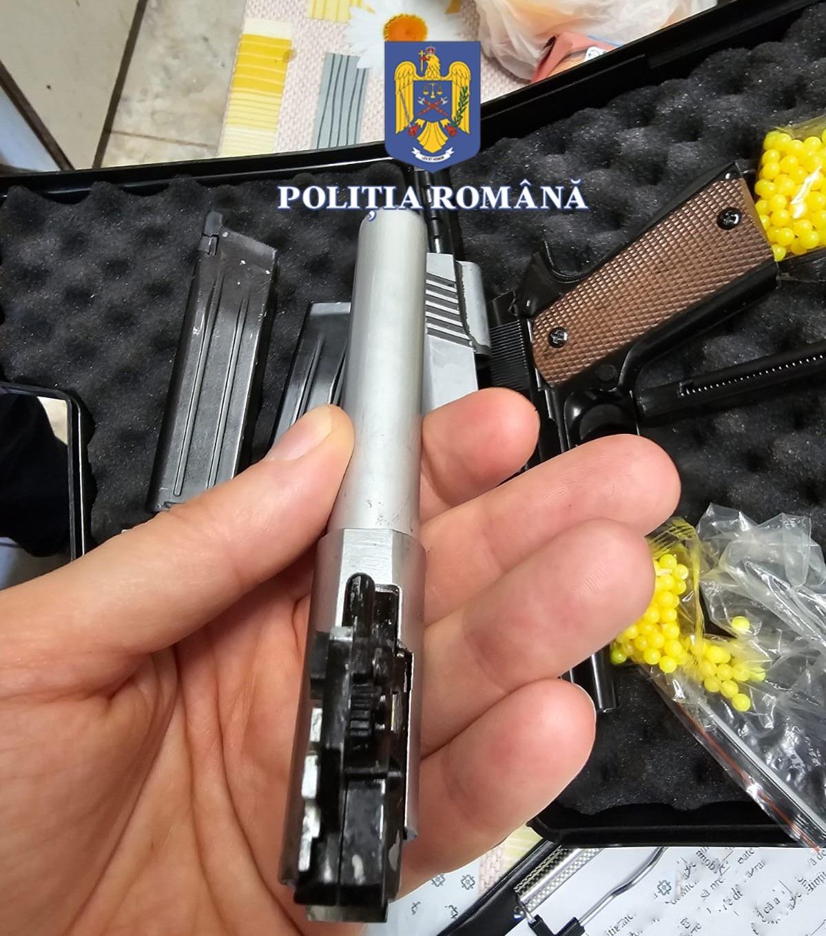 Două firme din Polonia, bănuite că au trimis ilegal în România arme cu aer comprimat. Armele erau vândute pe un site din ţară