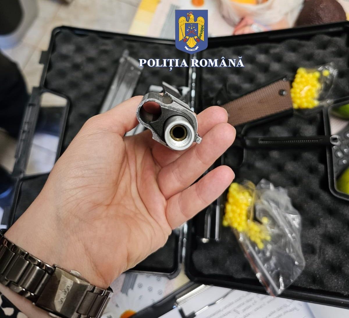 Două firme din Polonia, bănuite că au trimis ilegal în România arme cu aer comprimat. Armele erau vândute pe un site din ţară