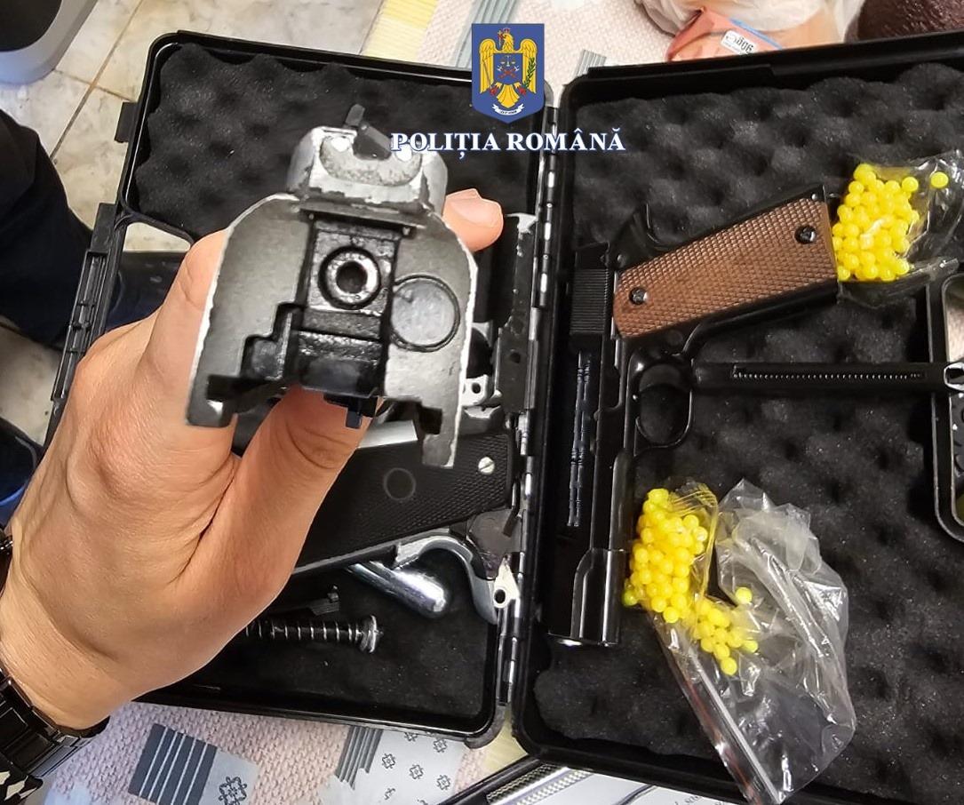 Două firme din Polonia, bănuite că au trimis ilegal în România arme cu aer comprimat. Armele erau vândute pe un site din ţară