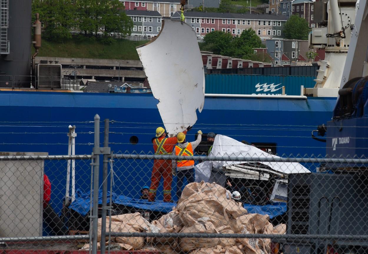 Fragmente ale submersibilului Titan distrus, aduse la ţărm în Canada