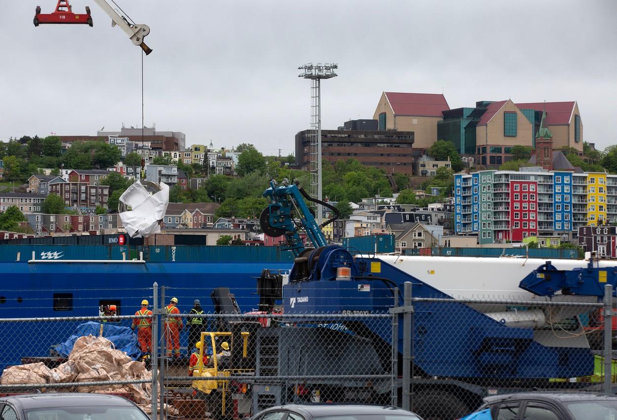 Fragmente ale submersibilului Titan distrus, aduse la ţărm în Canada