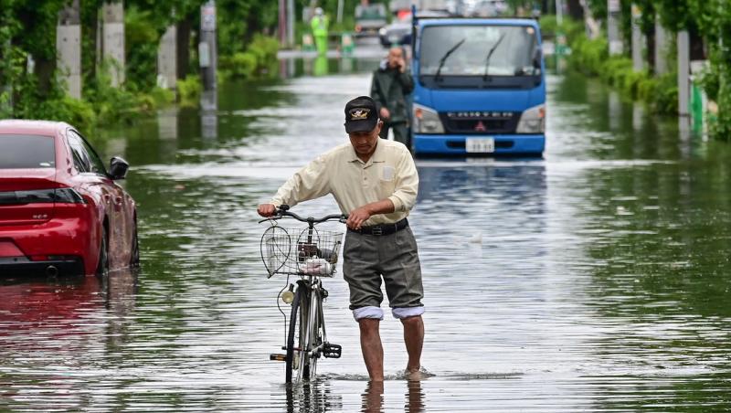 Furtuna tropicală Mawar face prăpăd în Japonia. 7.000 de locuinţe au rămas fără curent, circulaţia mai multor trenuri a fost suspendată