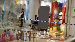 Două femei, înjunghiate mortal de un bărbat, într-un mall din Hong Kong. Victimele de 22 şi 26 de ani, alese la întâmplare de agresor