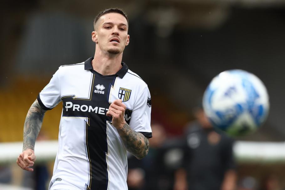Dennis Man Dennis Man de la formația italiană Parma