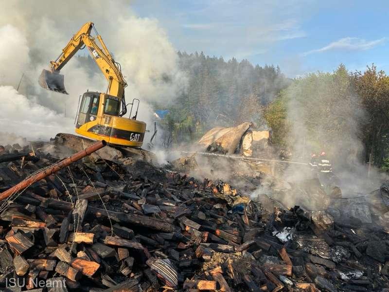 O chilie de la Mănăstirea Sihăstria Putnei din Neamț și trei anexe s-au făcut scrum din cauza unei lumânări aprinse