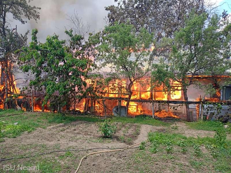 O chilie de la Mănăstirea Sihăstria Putnei din Neamț și trei anexe s-au făcut scrum din cauza unei lumânări aprinse