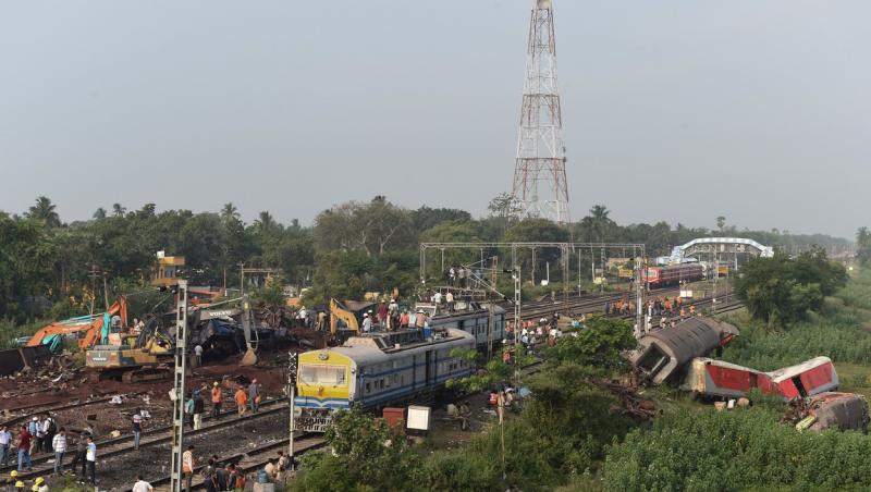 Catastrofa feroviară din India: bilanţ final al morţilor. Sute de destine frânte, după ce trenurile s-au izbit dintr-o "eroare tehnică"