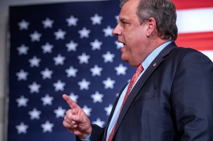 Chris Christie intră în cursa pentru Casa Albă. Fost aliat al lui Trump, a devenit un critic înverşunat al acestuia, descriindu-l drept "marioneta lui Putin"