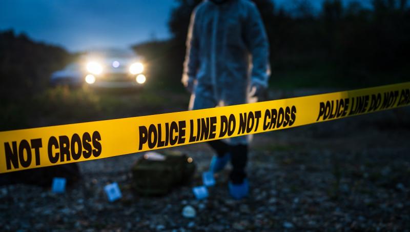 Un muncitor de 56 de ani, care lucra la un pod, a murit după ce a căzut de la o înălţime de 3 metri, în Vâlcea. Bărbatul s-a stins pe loc
