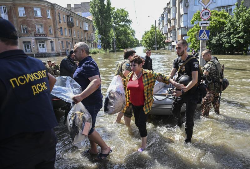 Evacuările continuă în Hersonul ocupat de ruşi Evacuările continuă în Hersonul ocupat de ruşi