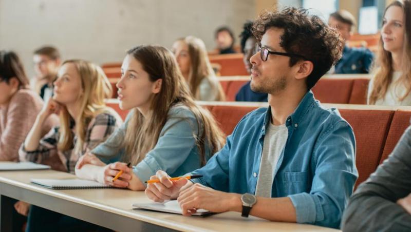 Înscrierea la facultate în 2023. Cum se desfăşoară admiterea la cele mai cunoscute facultăţi din România
