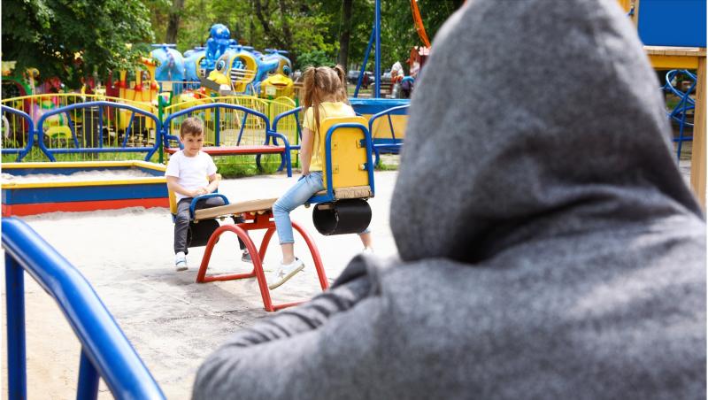 Tânăr de 19 ani, condamnat la doar 3 ani de închisoare, după ce a agresat sexual o fetiță de 12 ani, într-un parc din Edinburgh: "Ai violat un copil"