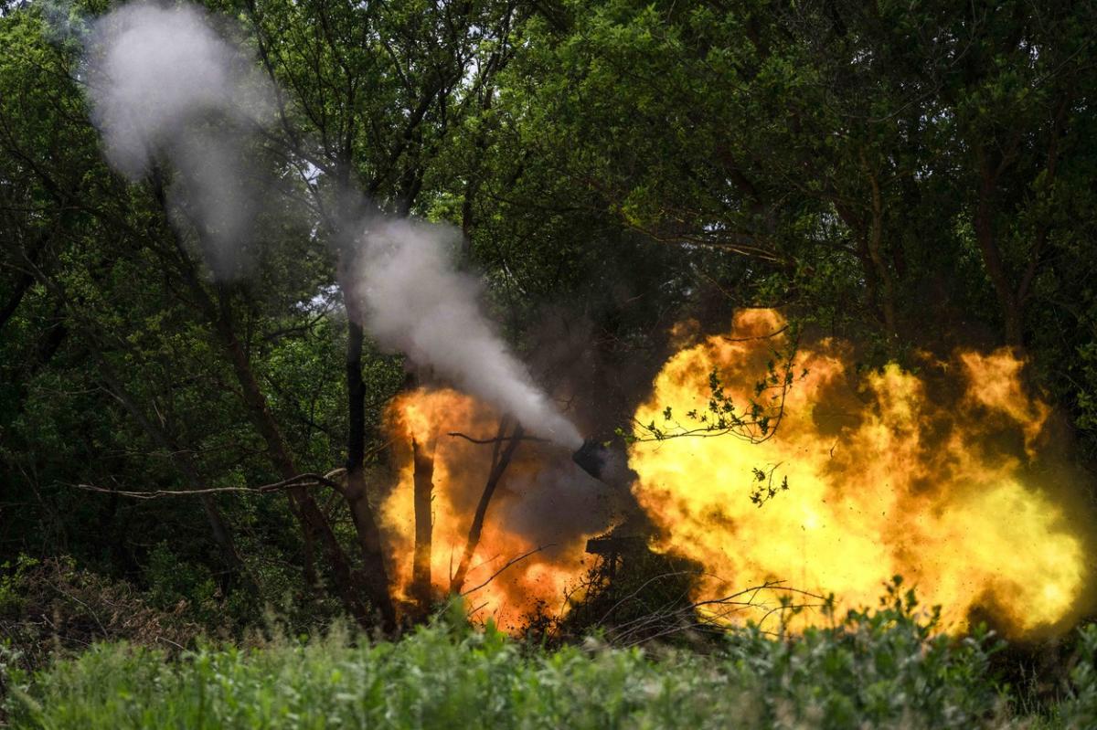 artilerie ucraineană în zona Bahmut, 30 mai 2023 foc de artilerie