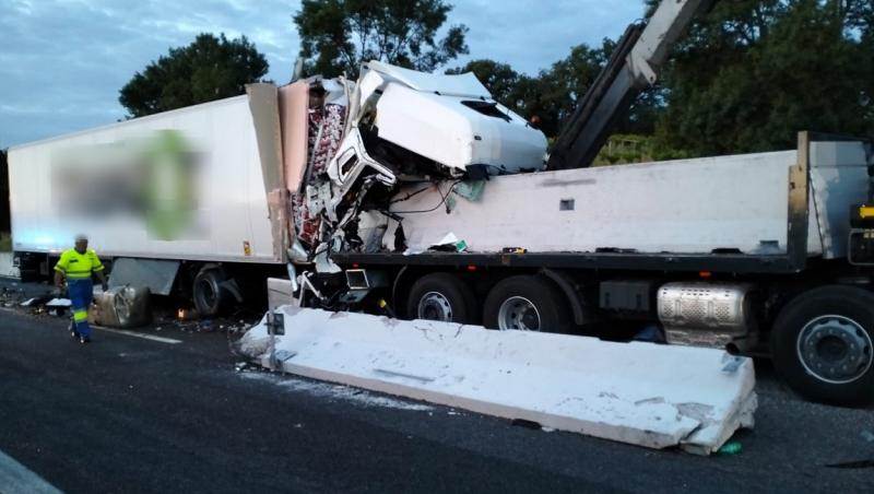Iad provocat de un șofer român de TIR, pe o autostradă din Italia. Fiul era cu tatăl lui în cabină, în momentul tragediei