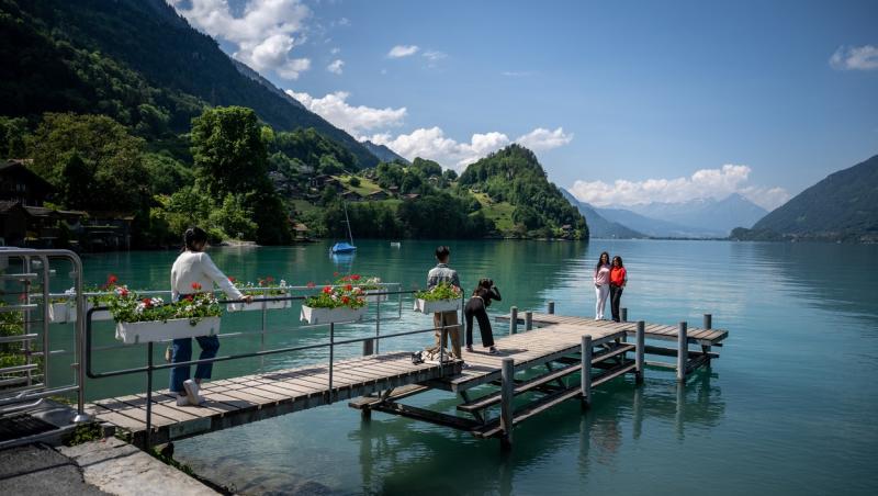 Un sătuc din Elveţia, luat cu asalt de turişti după serialul Crash Landing on You: reacţia unei femei venite de la 11.000 de km. De ce se plâng totuşi localnicii